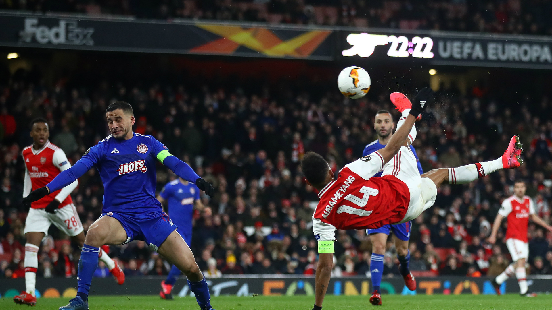 Aubameyang S Bicycle Kick Against Olympiacos Wins Arsenal Award Goal Com