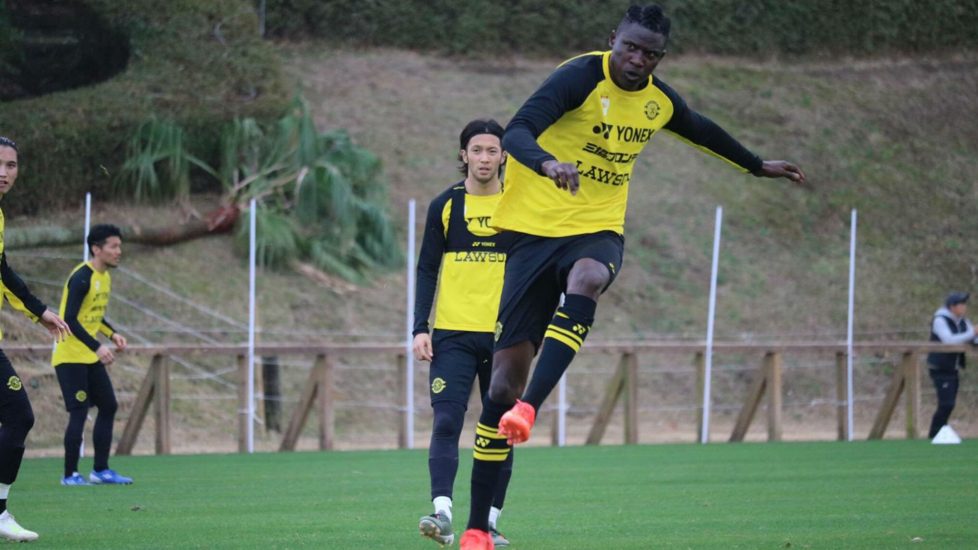 Olunga S Wait For Goal Goes On As Kawasaki Frontale Beat Kashiwa Reysol Goal Com