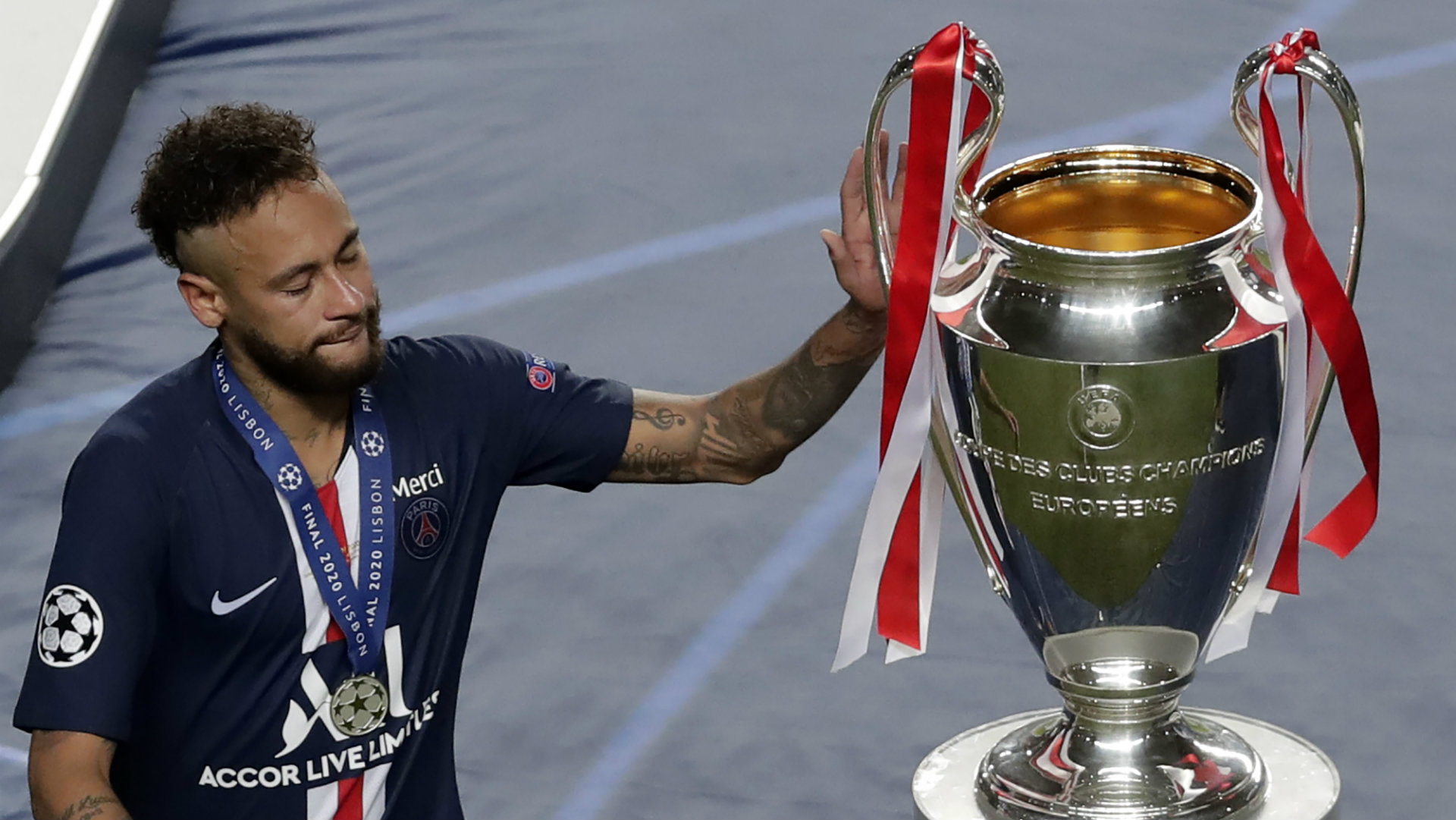 Neymar left in tears after PSG suffer Champions League final heartbreak |  Goal.com