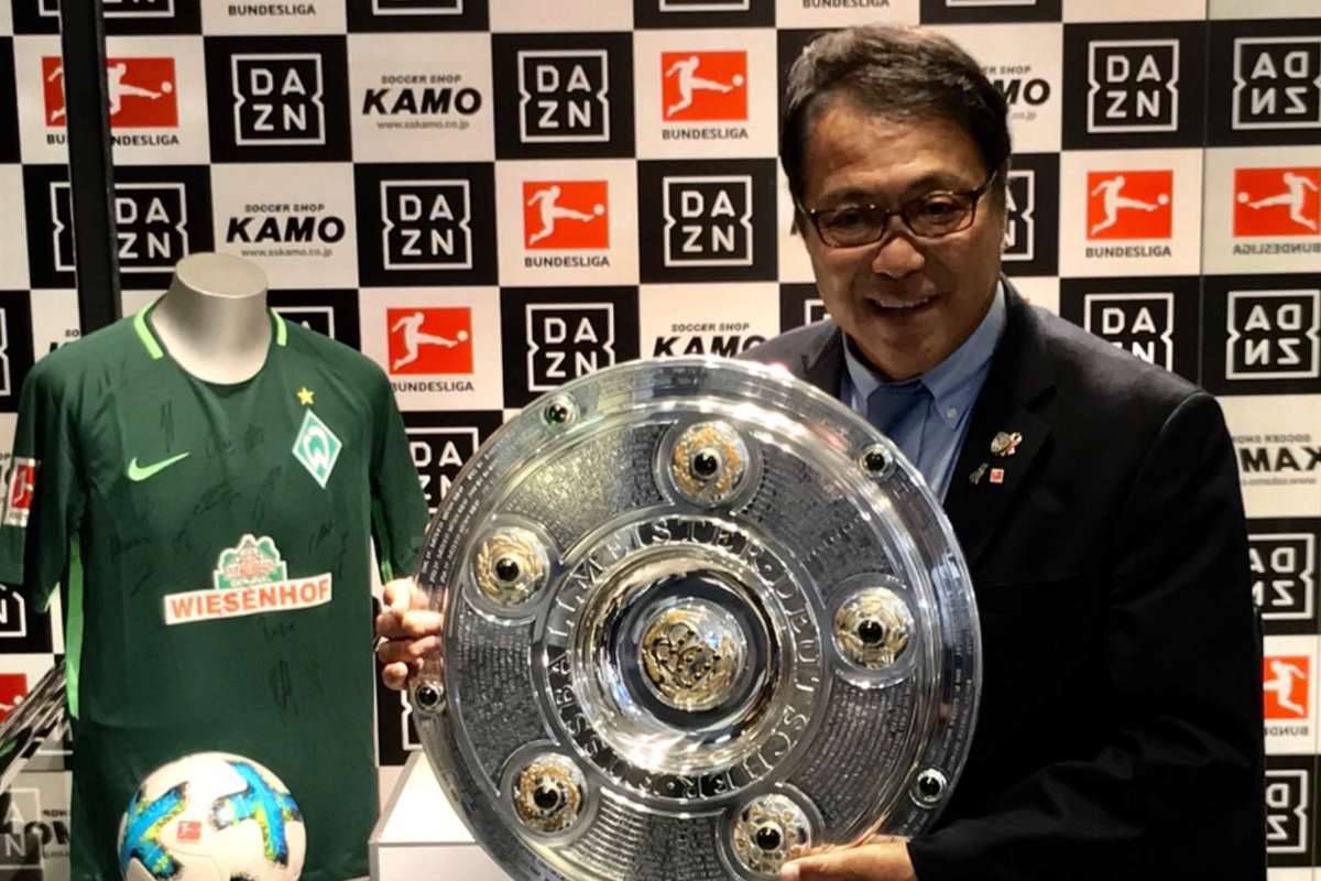 マイスター シャーレ がアジア初上陸 レジェンド 奥寺康彦氏がブンデス優勝を振り返る Goal Com マイスター シャーレ がアジア初上陸 レジェンド 奥寺康彦氏がブンデス優勝を振り返る Goal Com