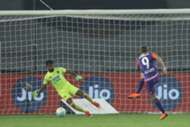 Emiliano Alfaro FC Pune City Delhi Dynamos
