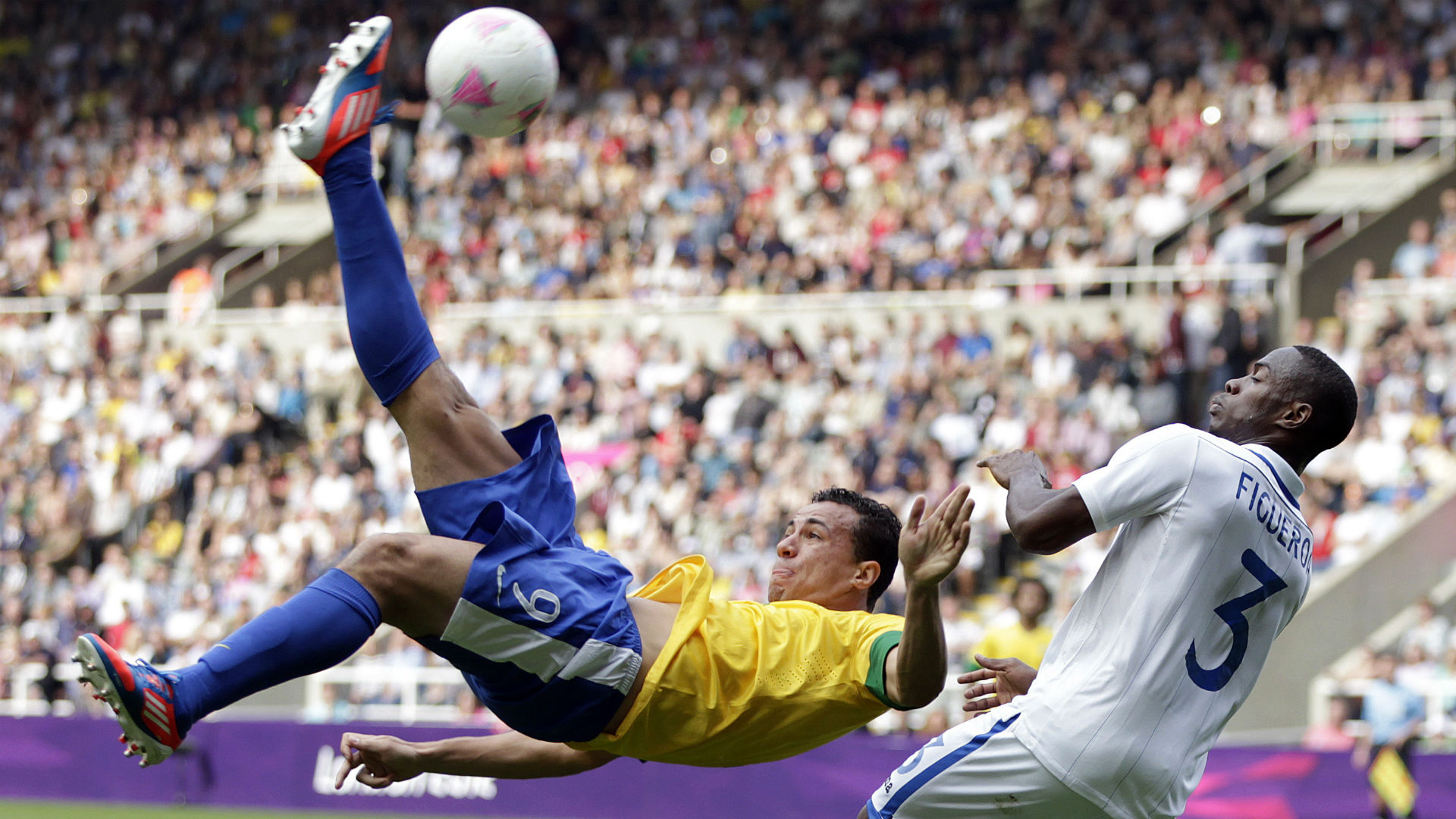 王国産ゴールマシーン 川崎fレアンドロ ダミアン その原点はスラム街の赤土のピッチだった Goal Com