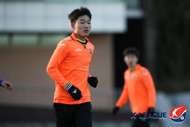 Lương Xuân Trường trong màu áo Gangwon FC