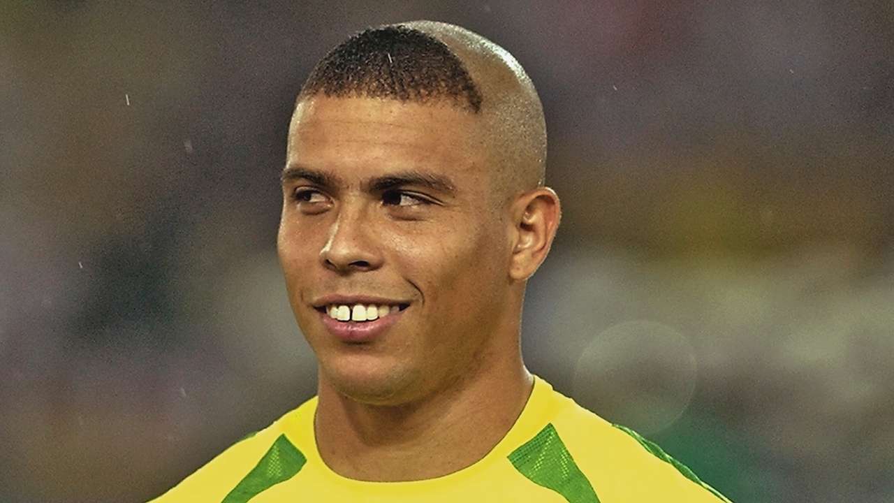 Salon D Or Valderrama Beckham Ronaldo Footballer Haircuts Through The Ages Goal Com