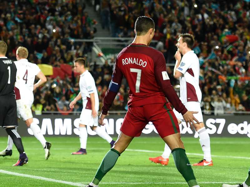 ポルトガル代表 ユーロ優勝直後にc ロナウドが行った感動的スピーチを公開 息子に誓って言える 人生で最も幸せな日 Goal Com