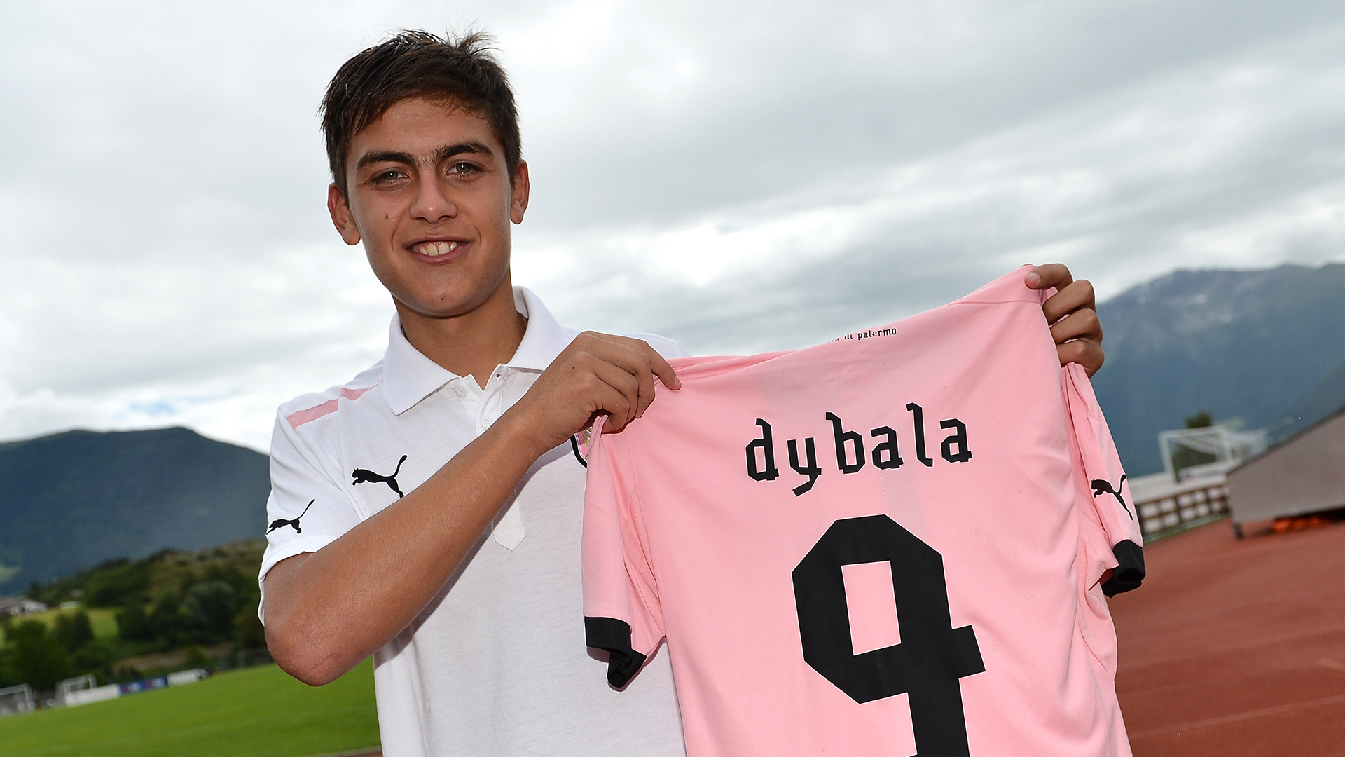 How Paulo Dybala was punched and kicked 
