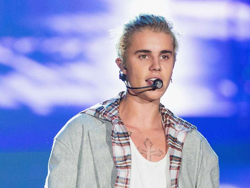 Bieber Better Than Ronaldo Fans Go Crazy For Pop Star S Barcelona Appearance Goal Com De acordo com o jornal inglês the mirror, justin bieber e cristiano ronaldo vão contracenar em filme sobre do clube madrileno. bieber better than ronaldo fans go