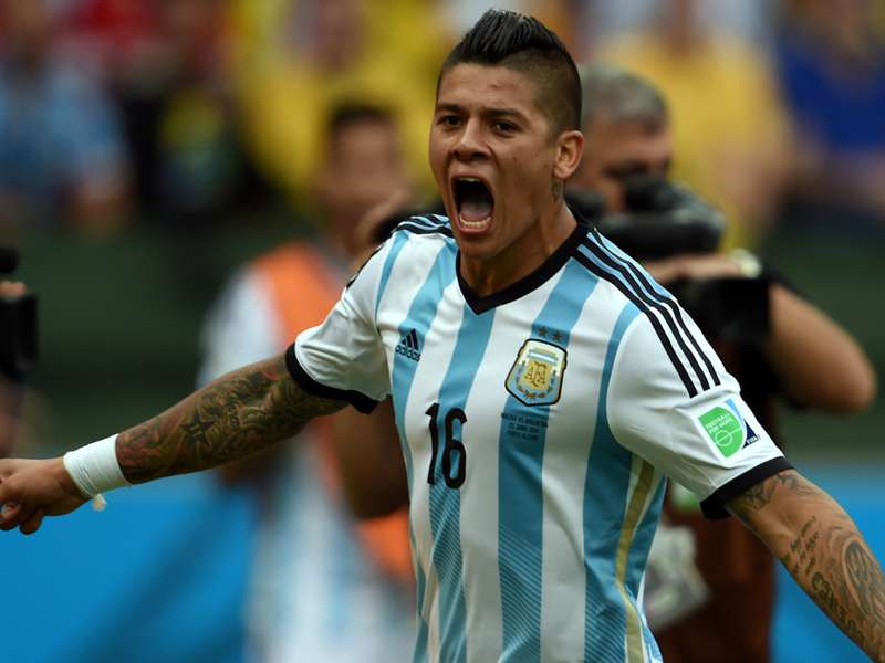 Marcos Rojo Recibio Un Regalo De Su Idolo El Indio Solari Goal Com Goal Com