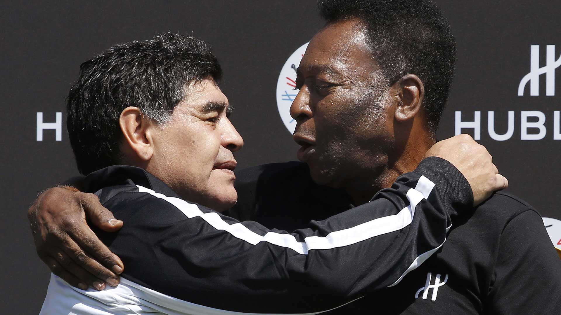 La despedida de Pelé a Maradona: "Un día, espero que podamos jugar juntos a la pelota en el cielo" | Goal.com