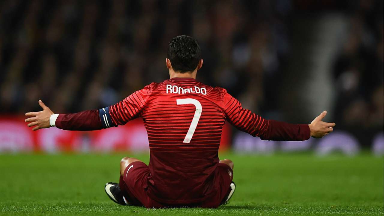 Lionel Messi V Cristiano Ronaldo At Old Trafford Goal Com