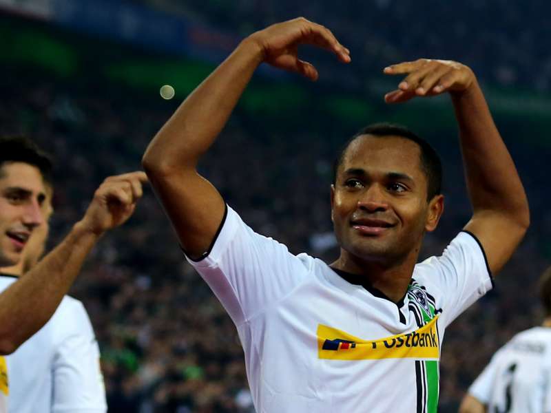 Raffael wary of taking on Aguero & De Bruyne as City clash ...