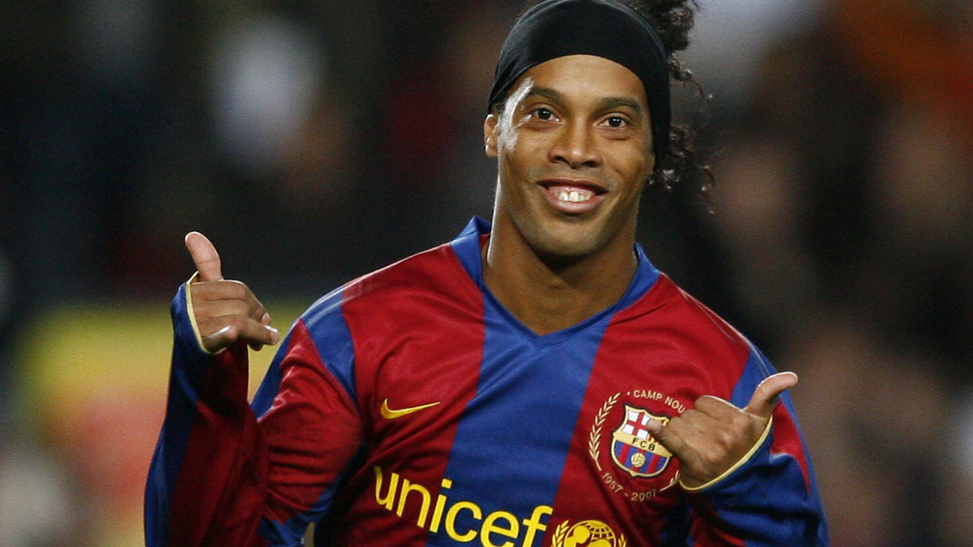 Ronaldinho: Sang Penyihir Sepak Bola yang Menghibur Dunia Ronaldinho: Sang Penyihir Sepak Bola yang Menghibur Dunia
