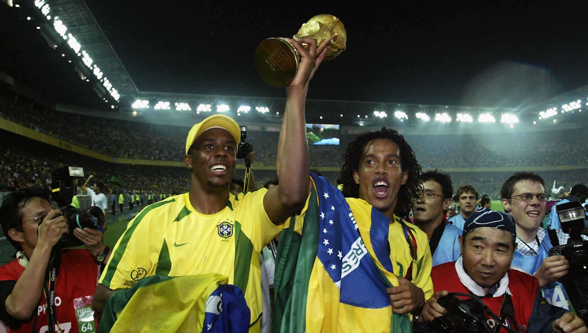 ''I learned all about life with ball at my feet..." A Story of a Magician of football skills 5 roque junior ronaldinho brasil 2002 13 12