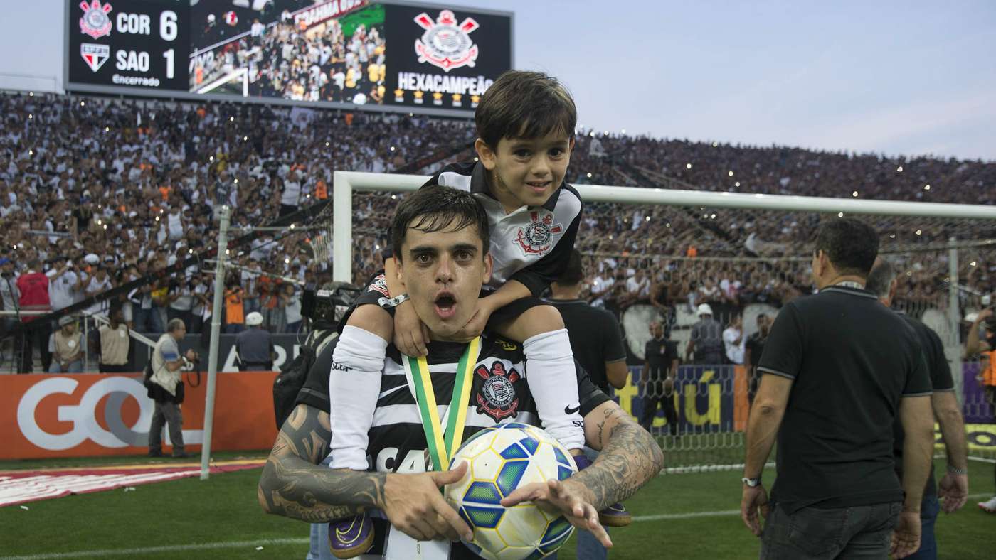 Titular há mais tempo no Corinthians, Fagner completará 200 jogos pelo ...