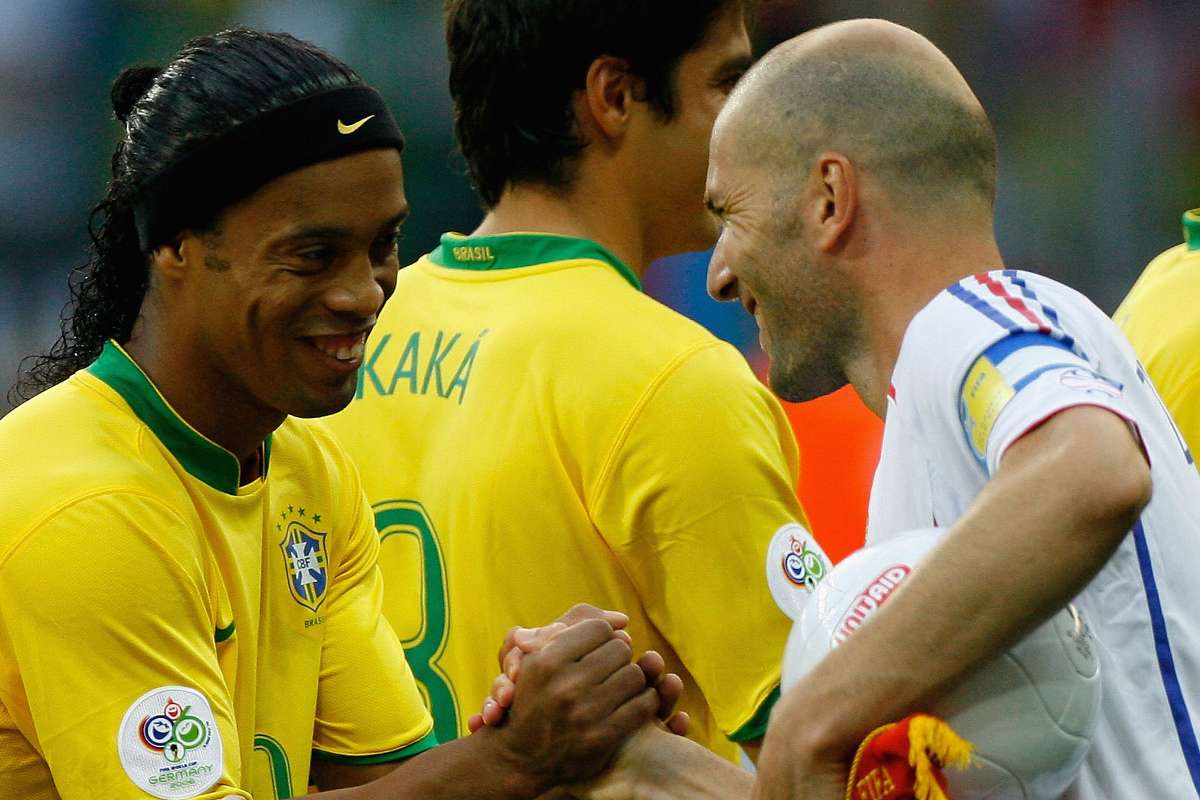 ロナウジーニョが45歳となったジダンを祝福 君は史上最高の選手の一人 Goal Com ロナウジーニョが45歳となったジダンを祝福 君は史上最高の選手の一人 Goal Com