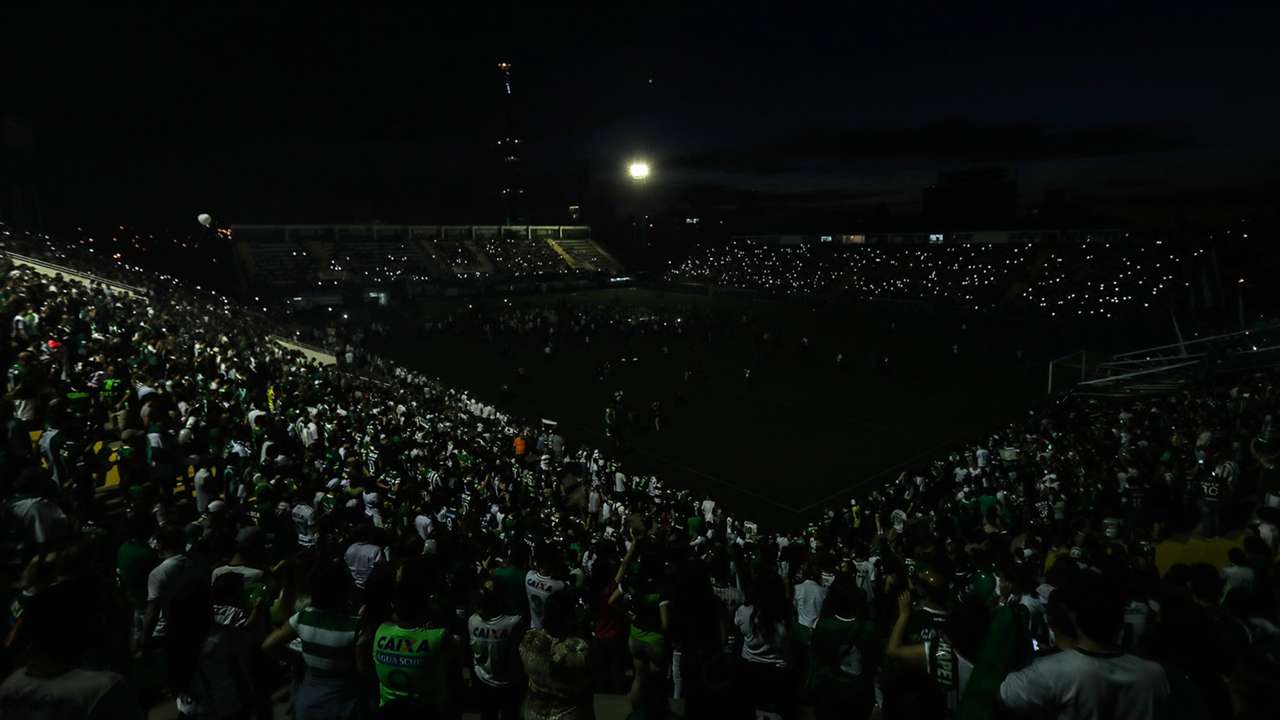 Confira As Mais Belas Imagens Das Homenagens Que A Chapecoense Recebeu Em Chapeco E Medellin Goal Com