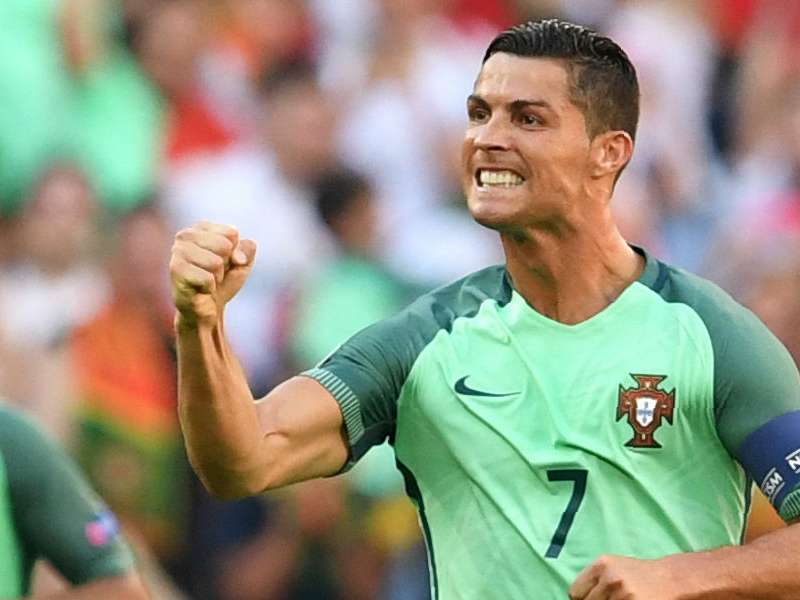 C ロナウド 史上初めてユーロ４大会での得点を記録 イブラは達成ならず Goal Com