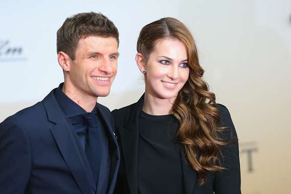 バイエルンが異例の声明 ミュラー妻はインスタの件で監督に謝罪 さらに夫の写真を全て削除 Goal Com