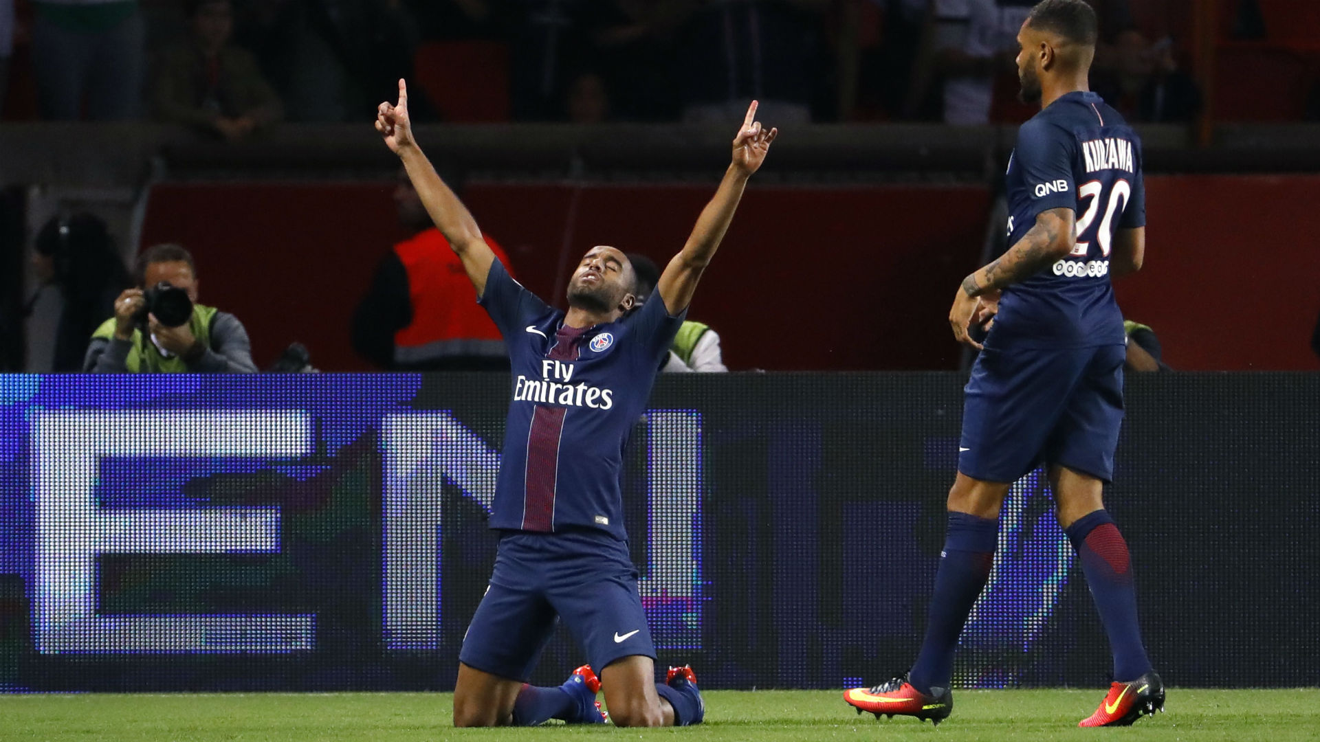 Paris Saint Germain 3 0 Metz Lucas Kurzawa Verratti On Target For Champions Goal Com