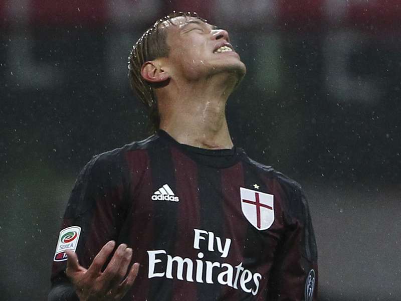 評価高まっていた本田 今節は一部でチーム最低の採点も Goal Com