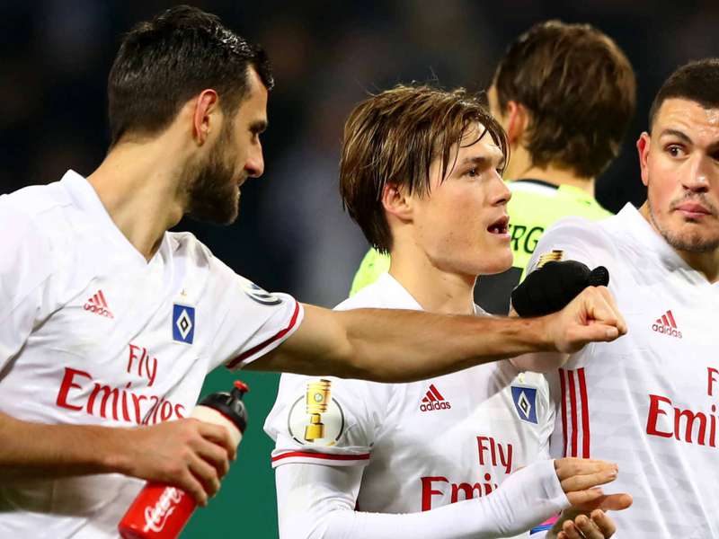 酒井擁するhsvが大迫のケルンを完封で退け 準々決勝進出 Dfbポカール3回戦 Goal Com 酒井擁するhsvが大迫のケルンを完封で退け 準々決勝進出 Dfbポカール3回戦 Goal Com