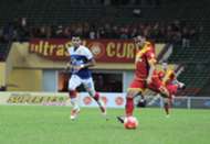 Kelantan's Nik Shahrul Azim Abdul Halim (left) tries to contain Selangor's Ahmad Hazwan Bakri 2016