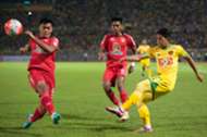 Ariff Farhan gets the ball past Annas Rahmat