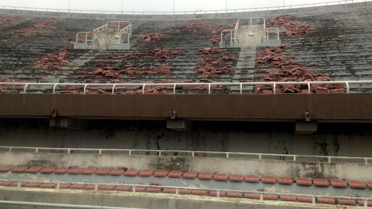 PHOTOS: How the Lagos National Stadium has fallen into a state of decay |  Goal.com