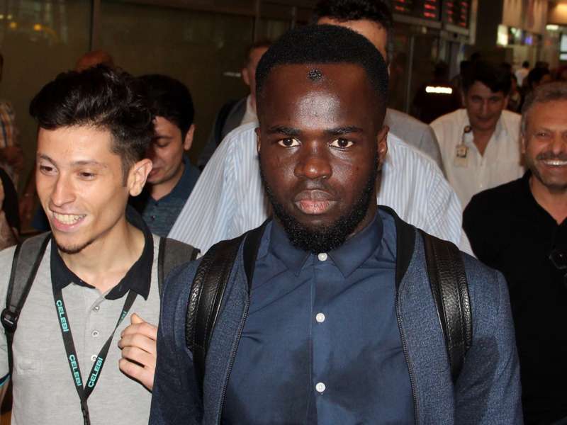 Galatasaray Tiote Yi Istanbul A Getirdi Goal Com
