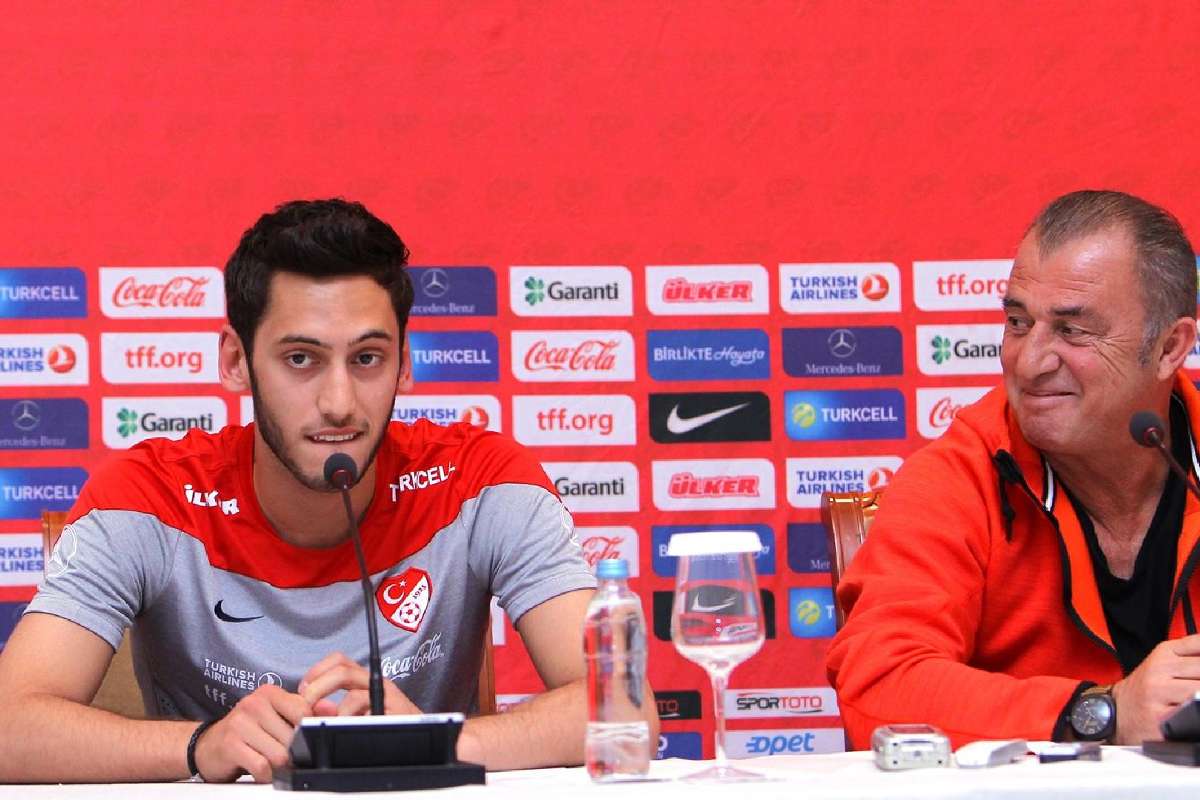 Fatih Terim: Hakan, Milan'ı eski büyük günlerine taşıyabilir ... Fatih Terim: Hakan, Milan'ı eski büyük günlerine taşıyabilir ...