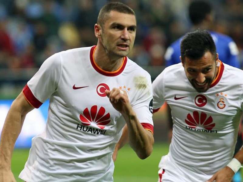 Milli Takim Da Burak Yilmaz Ve Volkan Demirel Endisesi Goal Com