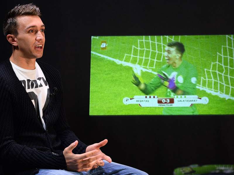 Fernando Muslera Penalti Kurtarmak Cok Guzel Goal Com