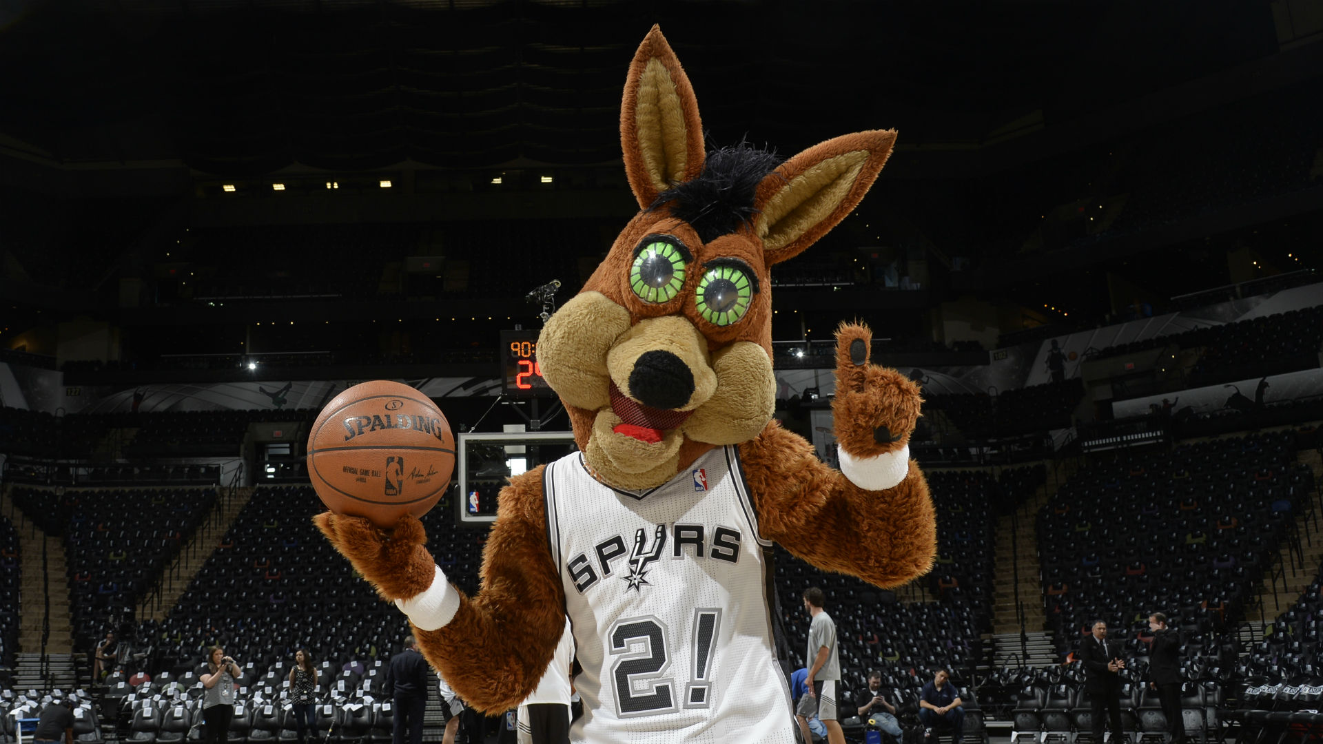 Mascot Saves The Day As Another Bat Disrupts Play During Game Between San Antonio Spurs And New Orleans Pelicans Nba Com India The Official Site Of The Nba