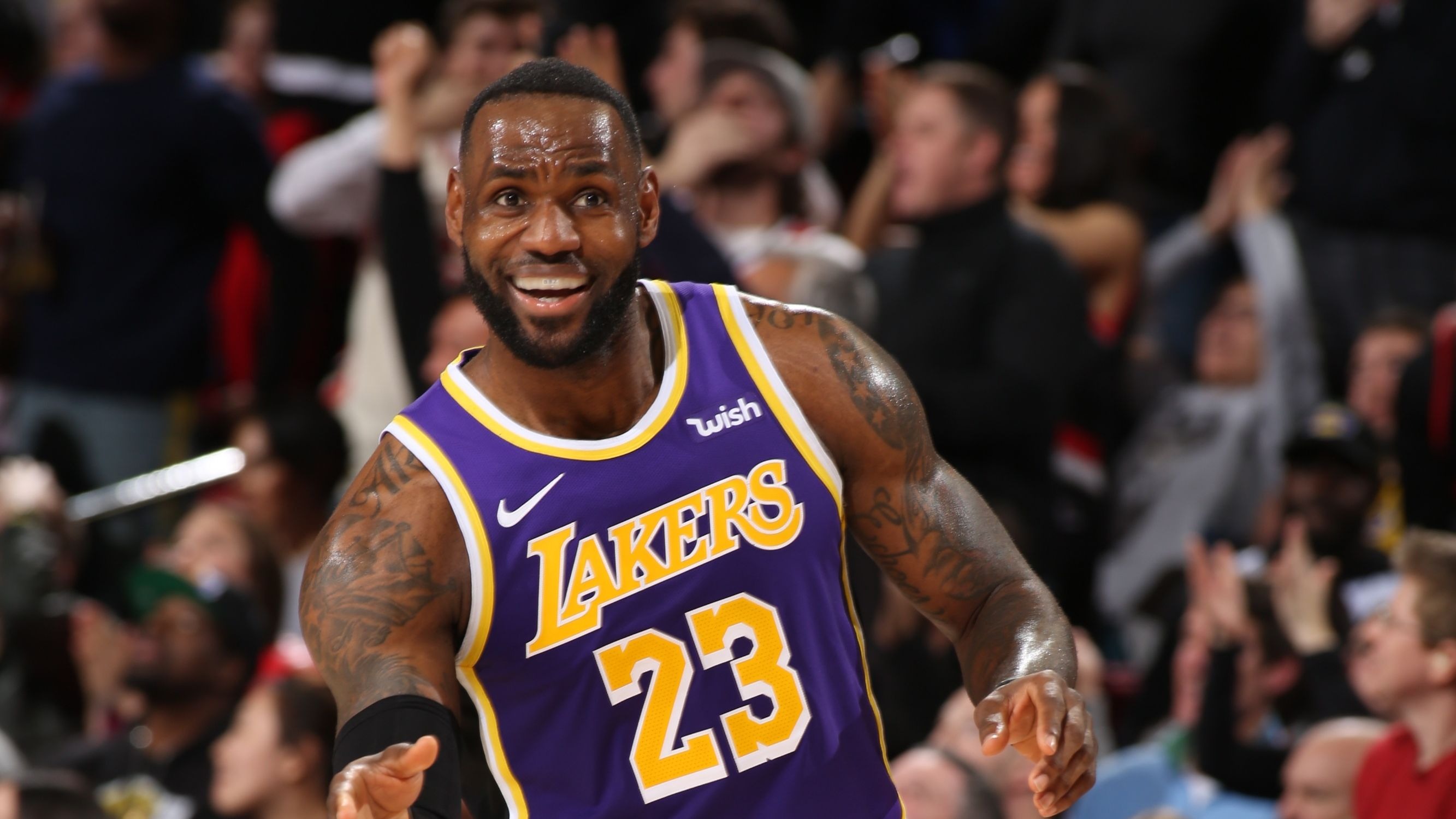 LeBron James and bench propel Lakers to losing streak ...