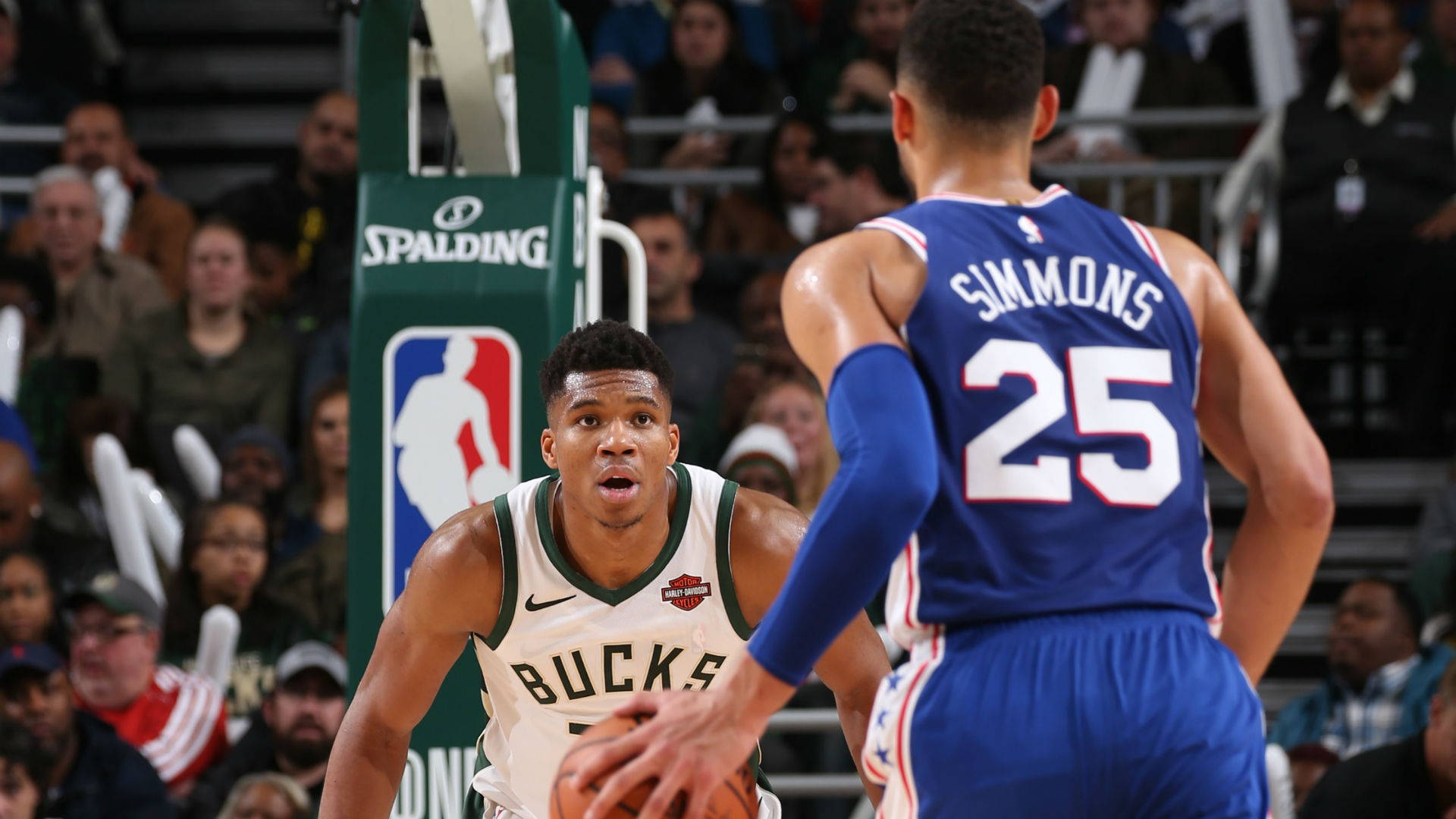 Watch Ben Simmons And Giannis Antetokounmpo Dunk On Each Other On Ensuing Possessions Trade Words Nba Com Canada The Official Site Of The Nba