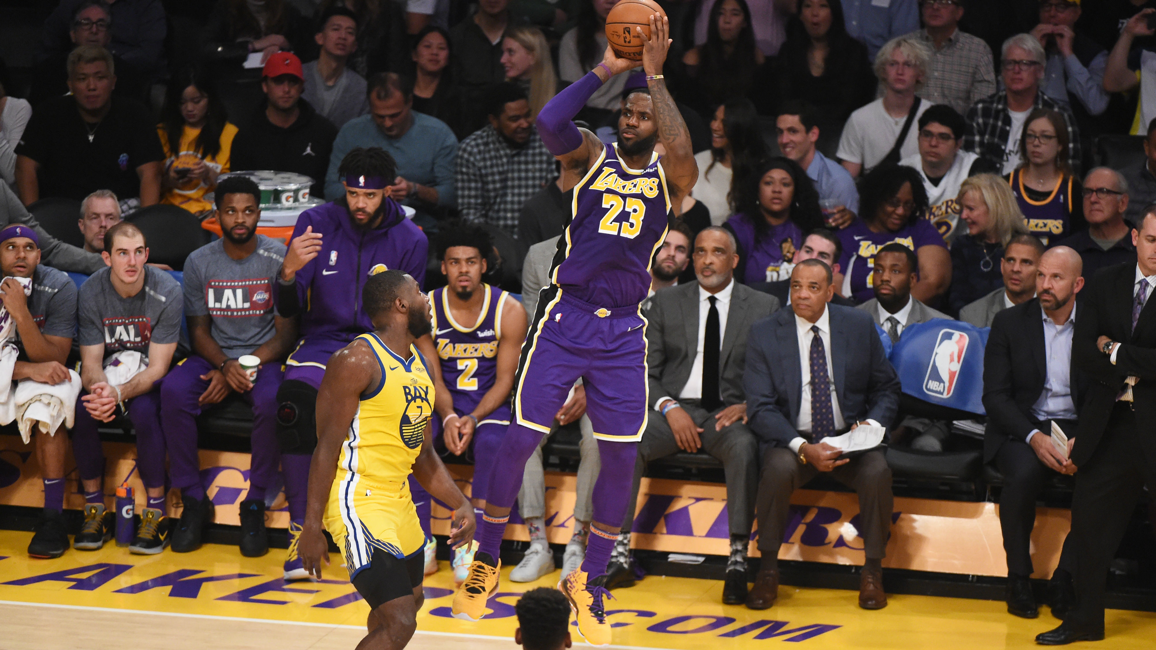 Los Angeles Lakers derrotaron con facilidad a Golden State Warriors | NBA.com México | El sitio ...