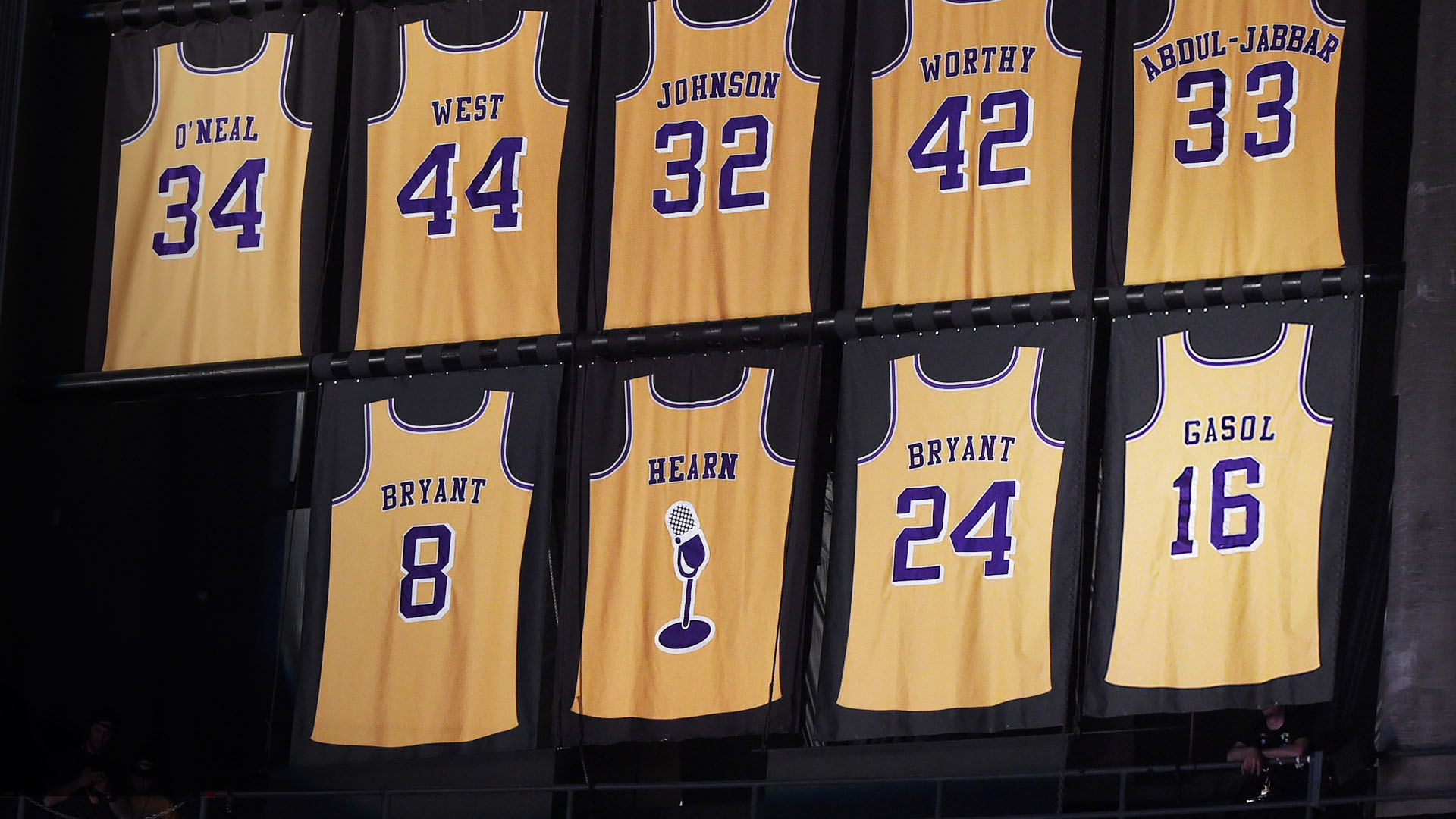 lakers retired number