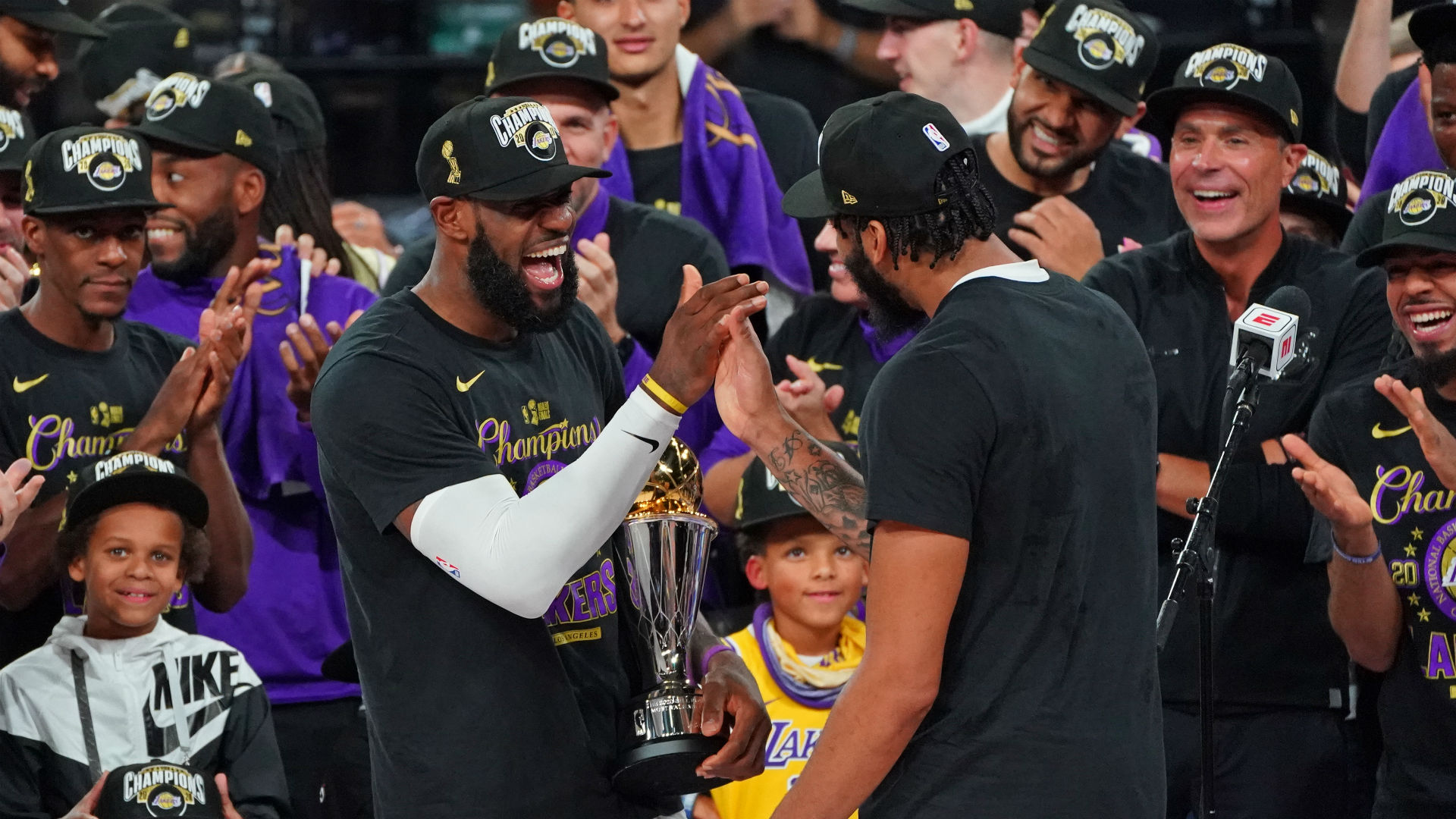Nba Finals 2020 Lebron James And Anthony Davis Lead Los Angeles Lakers To Dominant Title Clinching Win In Game 6 Over Miami Heat Nba Com Canada The Official Site Of The Nba
