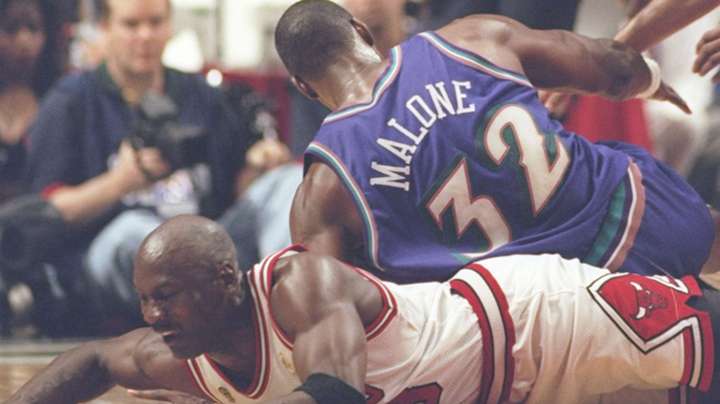 https://images.daznservices.com/di/library/NBA_Global_CMS_image_storage/8a/20/michael-jordan-y-karl-malone_gxub3euwzim14eyj74jdj6ex.jpg?t=-1968229427&w=720