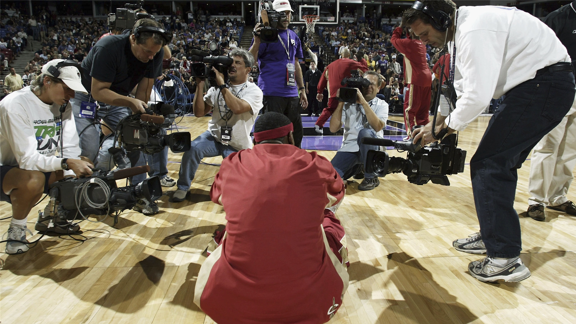 On This Date In 2003 Lebron James Scores 25 Points In Nba Debut Nba Com Australia The Official Site Of The Nba