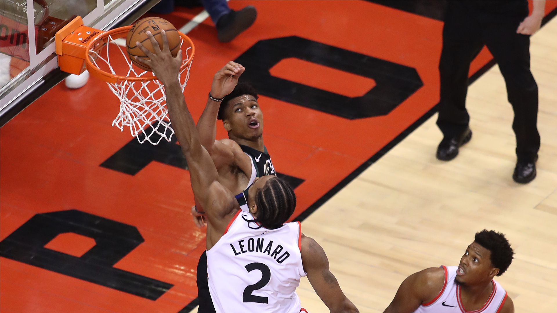 Nba Playoffs 2019 Kawhi Leonard S Emphatic Dunk Caps Off Raptors 26 3 Run In Series Clinching Game 6 Win Nba Com India The Official Site Of The Nba