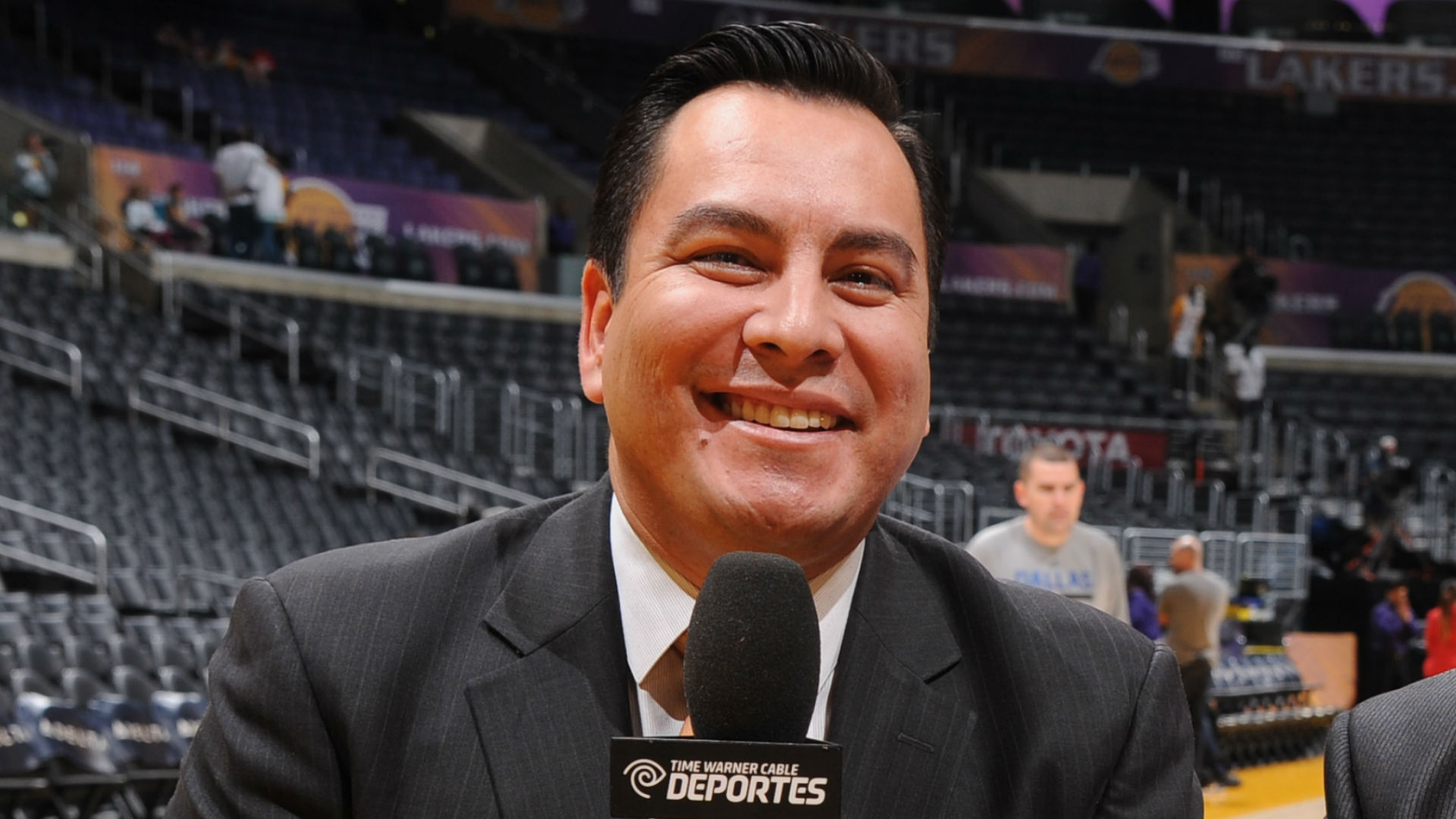 Adrian Garcia Marquez De Sonar Con Las Grandes Ligas A Ser Otra Voz Latina En La Nba Nba Com Mexico El Sitio Oficial De La Nba