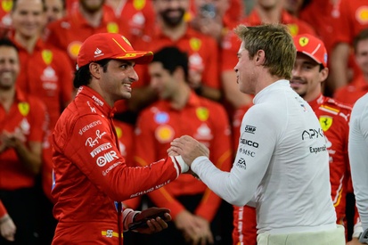 images-amp-6zQ5BQaY-s2-carlos-sainz-ferrari-brad-pitt