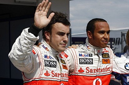 images-amp-24vjmQ46-s2-lewis-hamilton-mclaren-and-fer
