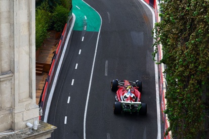 images-amp-0ZR9PKN0-s2-lewis-hamilton-ferrari