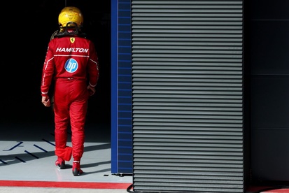 images-amp-0L1NWAW2-s2-lewis-hamilton-ferrari