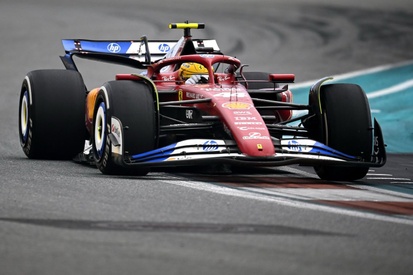 images-amp-2y3eZgo6-s2-lewis-hamilton-ferrari