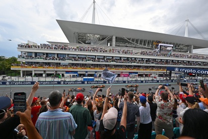 images-amp-2jX47Rq6-s2-lando-norris-mclaren-oscar-pia-3