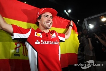 static-img-mgl-1300000-1300000-1304000-1304000-1304039-s2-f1-malaysian-gp-2012-race-winner-fernando-alonso-ferrari-celebrates-after-the-race
