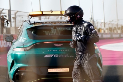 images-amp-0JBgpNN0-s2-la-voiture-medicale-et-dr-lasz